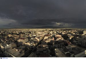 Αν δεν υπακούς, ΔΕΝ θα σε ξέρουν!!! Ούτε σκουπίδια δεν θα μπορείς να πετάς!!! ΒΙΝΤΕΟ ΣΟΚ