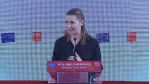 «Δολοφόνησες 83.000 Δανούς με τα εμβόλια»!!! ΧΑΜΟΣ με την πρωθυπουργό της Δανίας!!! ΒΙΝΤΕΟ