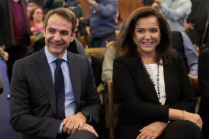 Ντόρα: Είμαι ΚΟΥΜΠΑΡΑ του Μαρινάκη – Το ΒΙΝΤΕΟ που κάνει σήμερα τον γύρο του διαδικτύου