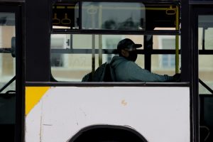 Απίστευτο! Έπεσε οροφή σε γεμάτο επιβάτες λεωφορείο!!
