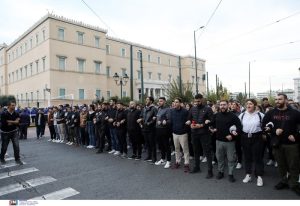 Σε εξέλιξη η πορεία για τα 49 χρόνια από την εξέγερση του Πολυτεχνείου
