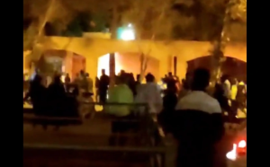 Ιράν: Διαδηλωτές φέρονται να ΠΥΡΠΟΛΗΣΑΝ το σπίτι του αγιατολάχ Χομεϊνί, vid