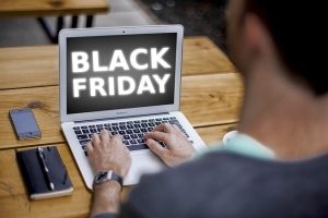 Black Friday: Πέντε tips για να αναγνωρίσετε τις πλασματικές προσφορές