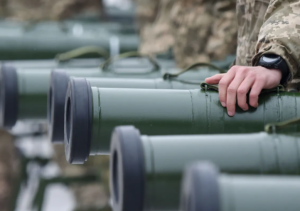 Γαλλία: «Η Ουκρανία χρειάζεται αποτελεσματική, αξιόπιστη και διαρκή στρατιωτική υποστήριξη»