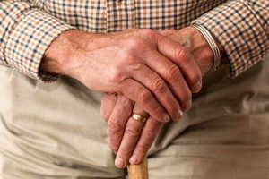 ΜΗΔΕΝ ΣΥΜΠΟΝΙΑ! Ταλαιπωρούσαν 93χρονη στα δικαστήρια γιατί πουλούσε “παράνομα” τερλίκια