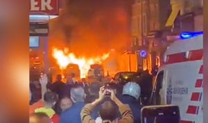 Αυτοκίνητα στην Κωνσταντινούπολη παραδόθηκαν στις φλόγες – Άγνωστη η αιτία, vid