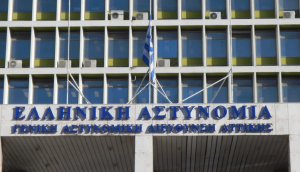Χριστουγεννιάτικα κάλαντα στο υπουργείο Προστασίας του Πολίτη και στη ΓΑΔΑ