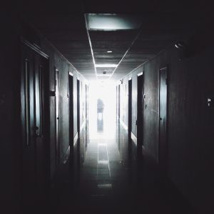 Γάζα: Ο διευθυντής του νοσοκομείου αλ-Σίφα δηλώνει ότι “179 πτώματα” ενταφιάστηκαν σε “ομαδικό τάφο”