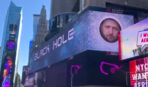 Διαφημισάρα του Αμερικανικού Μουσείου Φυσικής Ιστορίας στην Νέα Υόρκη: ΜΑΥΡΗ ΤΡΥΠΑ ο Ζελένσκι;;; Όχι