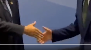 ΕΧΘΡΟΙ;;; Ούτε κατά διάνοια!!! Δείτε την «χαιρετούρα»! Ποιοί να είναι;;;