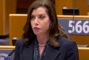 Ασημακοπούλου υπέρ Μητσοτάκη στην Ευρωβουλή – ΧΑΜΟΣ με την Ελλάδα