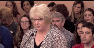 Γιατρός για τα εμβόλια: «Άλλαξαν τις συνθέσεις και σκοτώνουν σιγά-σιγά» – Την κατηγορούν για ΘΕΩΡΙΑ ΣΥΝΩΜΟΣΙΑΣ, vid