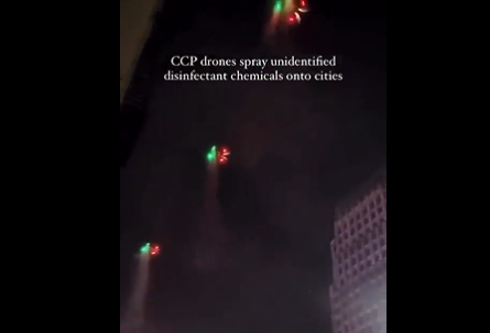 ΨΕΚ! ΨΕΚ! Κινεζικά drones φέρονται να ρίχνουν απολυμαντικά χημικά πάνω από μια πόλη, vid