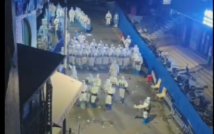 ΤΑΓΜΑ ΤΡΟΜΟΥ στους δρόμους της Κίνας – Παίρνουν διαταγή με ΚΡΑΥΓΕΣ…