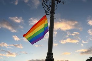 ΝΟΜΟΣ στη Ρωσία η ΑΠΑΓΟΡΕΥΣΗ της “προπαγάνδας των LGBTQ και των παιδεραστών”