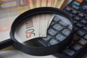 Μητσοτάκης: «Ξεπαγώνουν οι τριετίες από το 2024» – Περιορίζονται τα μετρητά, vid
