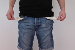 Φτωχοποίηση – Στα «τάρταρα» οι δανειολήπτες: 27% ακριβότερες οι δόσεις μετά και τη νέα αύξηση επιτοκίων από την ΕΚΤ