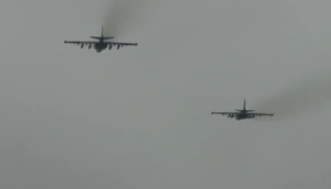 Ρωσικά Su-25 σφυροκοπούν ουκρανικές στρατιωτικές θέσεις, vid
