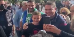 Στην απεργία ο Τσίπρας -Η σέλφι με πιτσιρικά που φορούσε μπλούζα Τσε Γκεβάρα, vid