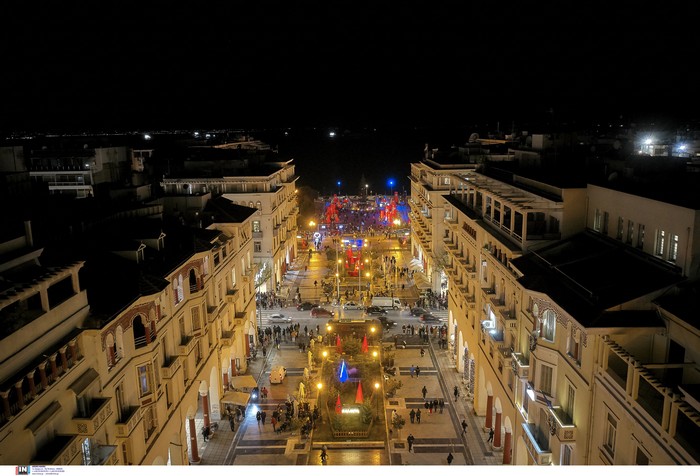 Χριστούγεννα 2023: Ποιο θα είναι το εορταστικό ωράριο σε Αθήνα και Θεσσαλονίκη – Οι Κυριακές με ανοιχτά τα καταστήματα