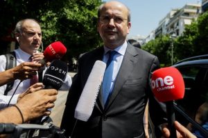 Χατζηδάκης για Τέμπη: “Να μη διστάσουμε, να γίνουν και απολύσεις”