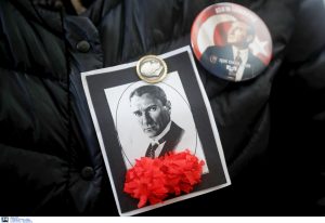 Μαζικές αφίξεις Τούρκων στην Θεσσαλονίκη για τον Κεμάλ