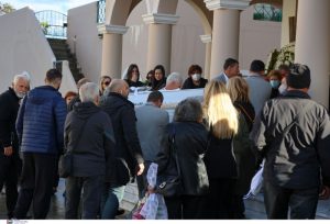 Κρήτη: Ανείπωτος θρήνος στο τελευταίο «αντίο» στην 21χρονη Έμμανουέλα