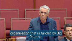 Νέες «ΒΟΜΒΕΣ» για τα εμβόλια – ΧΑΜΟΣ στην Αυστραλία με γερουσιαστή – Δείτε το ΒΙΝΤΕΟ