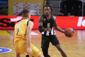 Σούπερ ΠΑΟΚ, γονάτισε την ΑΕΚ μέσα στα Λιόσια!