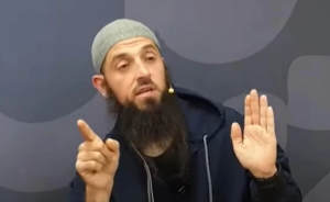 Ισλαμιστής ιεροκήρυκας: Αν ευχηθείτε “Καλά Χριστούγεννα” είναι χειρότερο από το να επευφημείτε έναν φόνο, vid