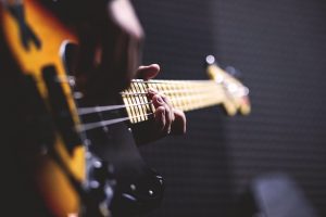 ΒΙΝΤΕΟ: Παίζοντας κιθάρα σε μηδενική βαρύτητα
