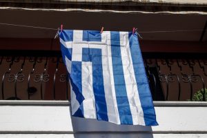 Νέοι Έλληνες…ΔΕΝ ΞΕΡΟΥΝ ούτε τον Εθνικό μας Ύμνο – ΘΛΙΨΗ με το ΒΙΝΤΕΟ