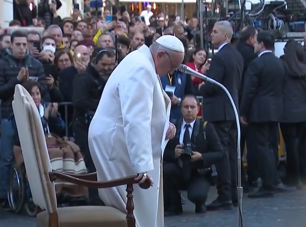 Και το ΟΣΚΑΡ πηγαίνει στον Πάπα Φραγκίσκο – Δείτε τον να κάνει πως κλαίει για την Ουκρανία – ΠΟΛΥ ΓΕΛΙΟ