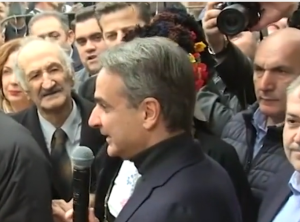 ΕΦΙΑΛΤΙΚΟ!!! Ο Μητσοτάκης ντύθηκε και μίλησε σαν Ανδρέας Παπανδρέου – Δείτε το ΒΙΝΤΕΟ