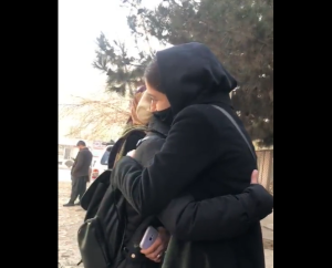 ΤΡΑΓΙΚΟ! Δείτε αντιδράσεις των κοριτσιών στο Αφγανιστάν: Τους ανακοινώθηκε πως δεν μπορούν να πάνε πανεπιστήμιο, vid