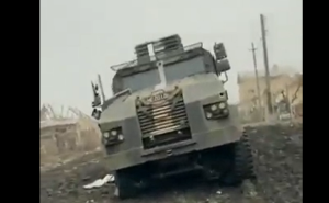 Παρανάλωμα του πυρός στο Μπάκχμουτ!  Την 77η Ταξιαρχία από την Χερσώνα μεταφέρει το Κίεβο, vid