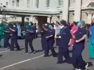 ΖΟΥΝ ΑΝΑΜΕΣΑ ΜΑΣ και λατρεύουν την εξουσία