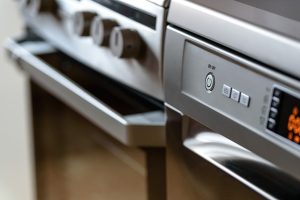 Απλοί τρόποι για να αποτρέψετε τον κίνδυνο πυρκαγιάς στην κουζίνα