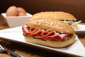 3 ιδέες για σάντουιτς με τα περισσεύματα από το Χριστουγεννιάτικο τραπέζι