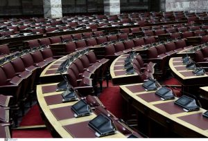 Βουλή: Ενός λεπτού σιγή για τα θύματα του δυστυχήματος στα Τέμπη
