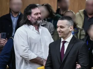 Κασιδιάρης: Βγάλατε τον Λιγνάδη έξω, γιατί εμένα με κρατάτε ακόμα;;;