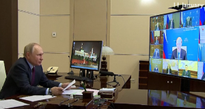 Ρωσία – Πρόστιμο σε βουλευτή που ειρωνεύτηκε τον Πούτιν κρεμώντας μακαρόνια στα αυτιά του