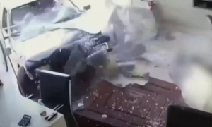 ΒΙΝΤΕΟ σοκ: Κοριτσάκι παρασύρεται από μεθυσμένο οδηγό