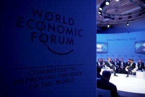 WEF για Νταβός: “Η εποχή που όλοι ήλπιζαν στην επιστροφή στην κανονικότητα ΤΕΛΕΙΩΝΕΙ”