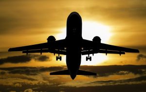 Συναγερμός στο αεροδρόμιο Λάρνακας στην Κύπρο – Κατά την προσγείωση αεροσκάφους έσπασαν τα ελαστικά