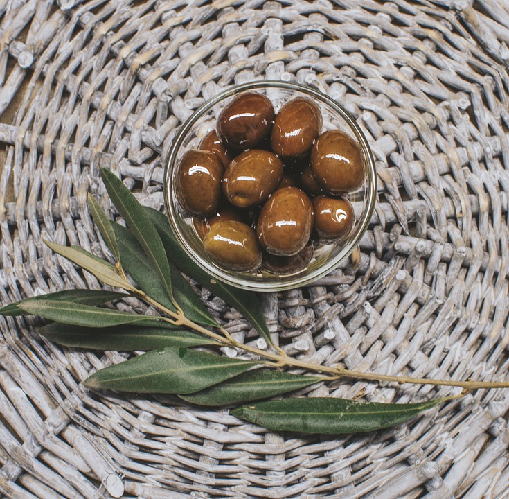 Ποια είναι τα καλά λιπαρά και πώς βοηθούν  και συμβάλουν στη μακροζωία