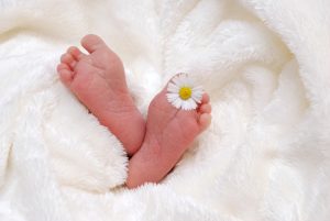 Ηράκλειο: Γυναίκα γέννησε ένα κοριτσάκι μέσα σε ασθενοφόρο