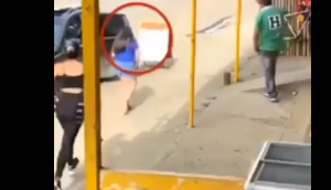 ΣΟΚΑΡΙΣΤΙΚΟ ΒΙΝΤΕΟ: Έσωσε το κοριτσάκι τελευταία στιγμή από εμπόρους οργάνων ή πορνείας