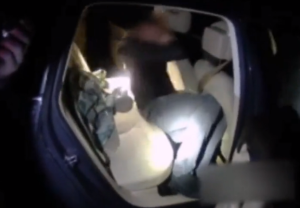 Ουκρανοί κρύβονται σε αμάξια για να γλυτώσουν από τον Ζελένσκι – ΒΙΝΤΕΟ ΣΟΚ από τα σύνορα με Ουγγαρία