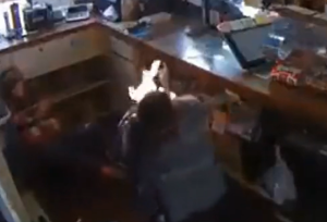 ΦΡΙΚΤΟ ΒΙΝΤΕΟ από τις ΗΠΑ: Τους έβαλε φωτιά ενώ ήταν ζωντανοί